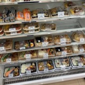 7-Eleven Nhật triển khai hộp đựng không màu để bảo vệ môi trường